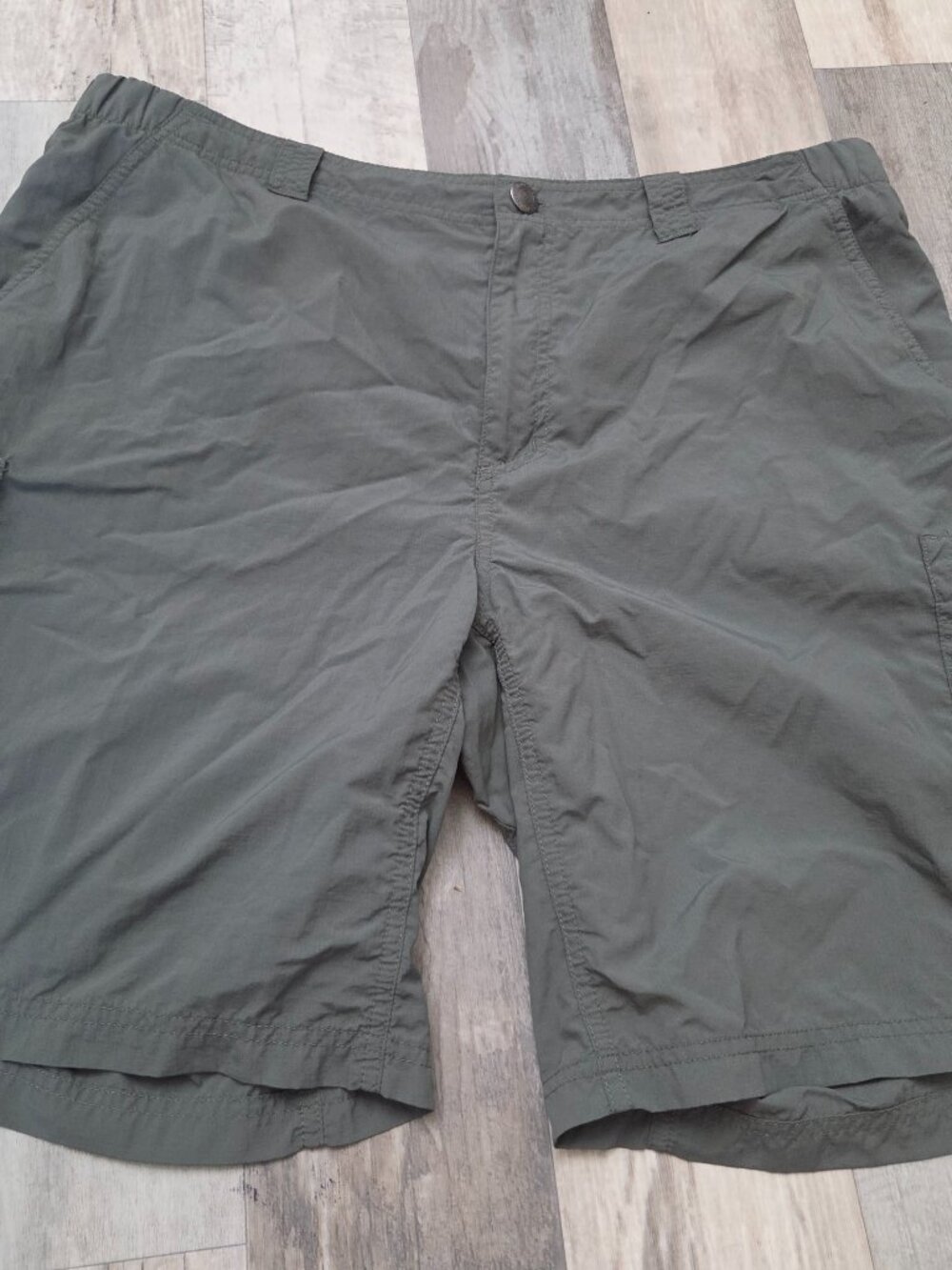 Green Columbia Omni Shade Fishing Hiking Utility Shorts Men's 38w 10inch length